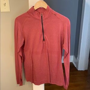 Long sleeve half zip.